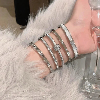 Women's Modern Luxury Stainless Steel 5-Piece Stackable Bracelet Set