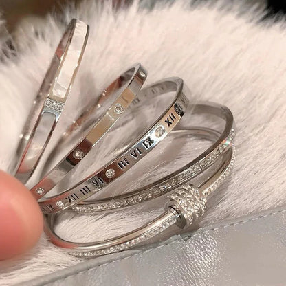 Women's Modern Luxury Stainless Steel 5-Piece Stackable Bracelet Set