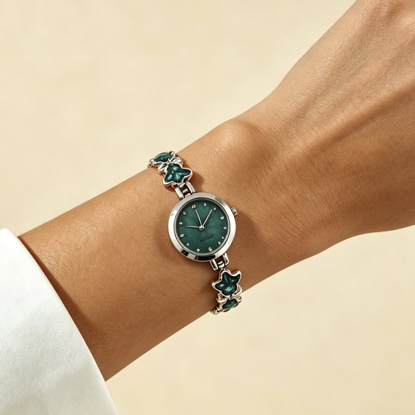 Fashion Heart Floral Diamond Inlaid Bracelet Watch